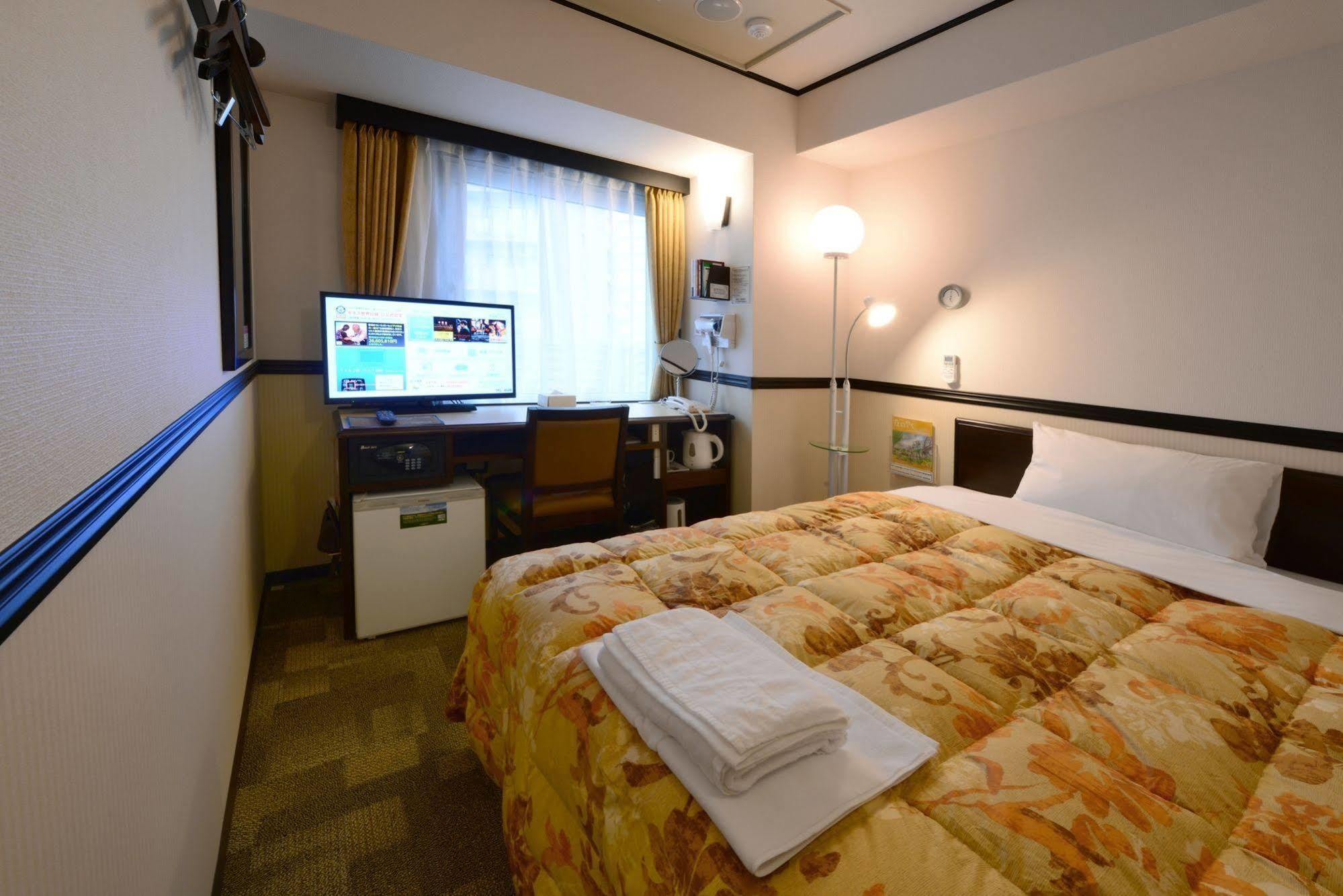 ホテル 東横inn京都四条烏丸 3*